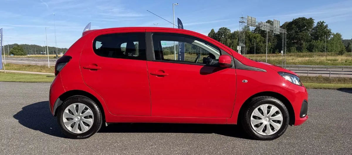 Vehicle image 5