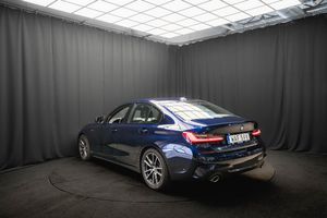 BMW 320 bild 8