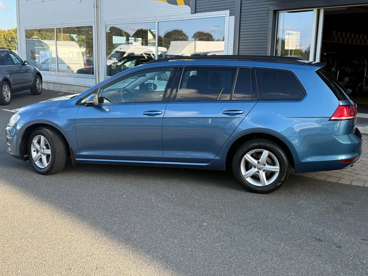 Vehicle image 6