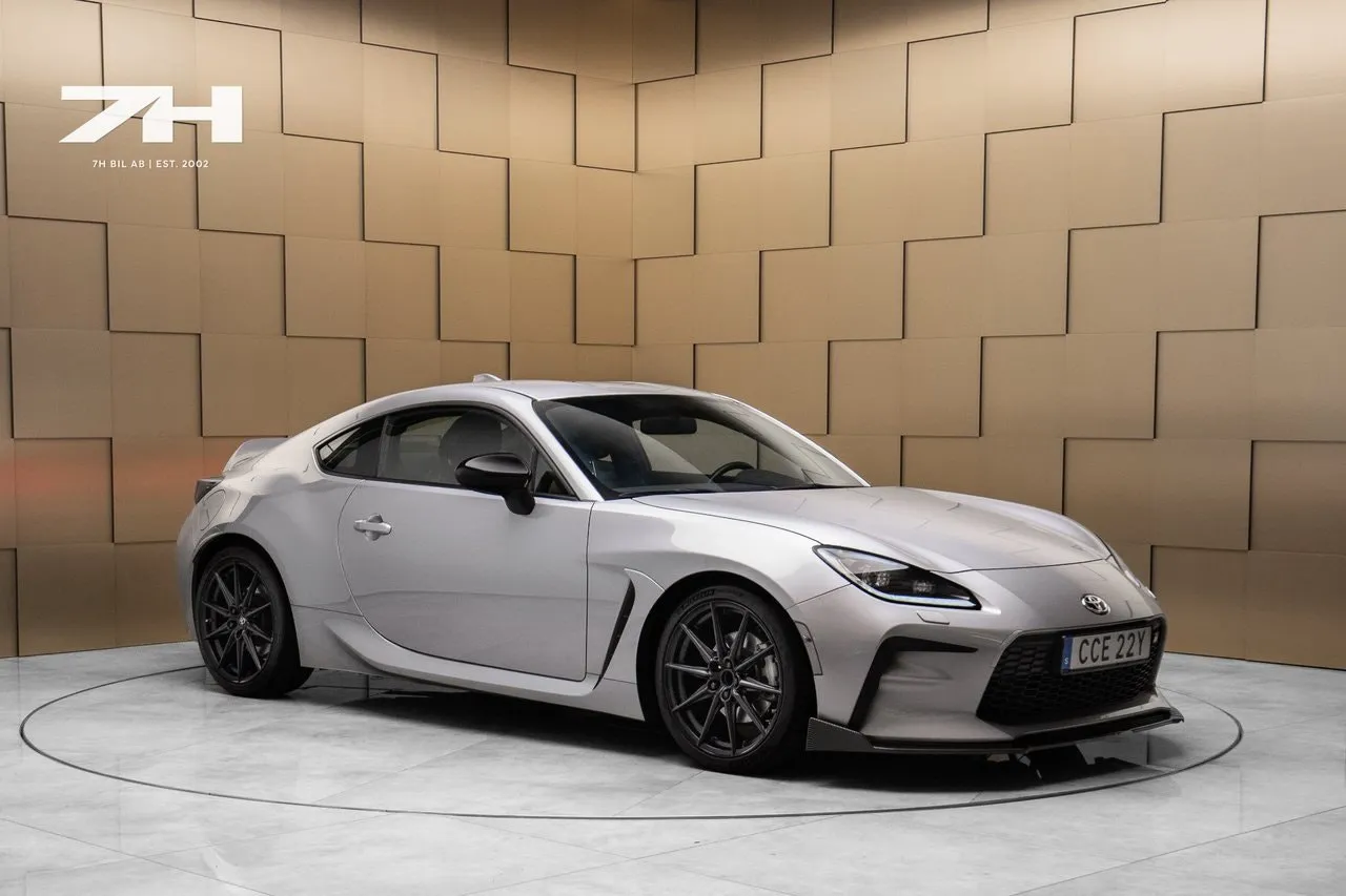 Vehicle image 6