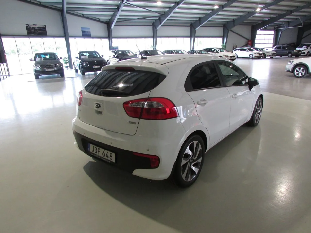 Vehicle image 4