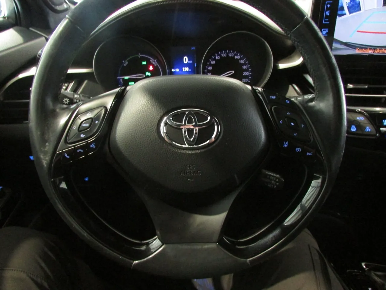 Vehicle image 16