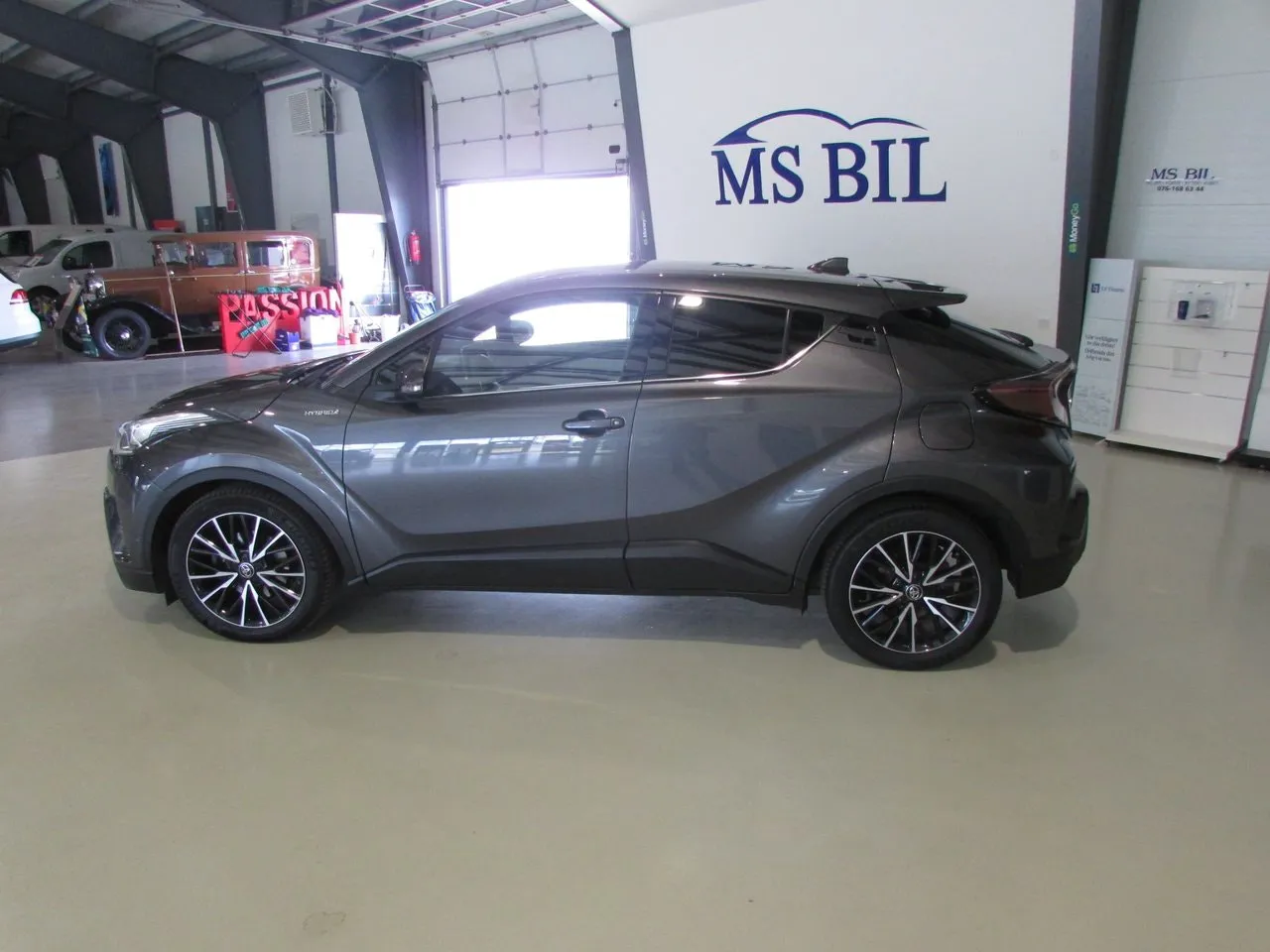 Vehicle image 7