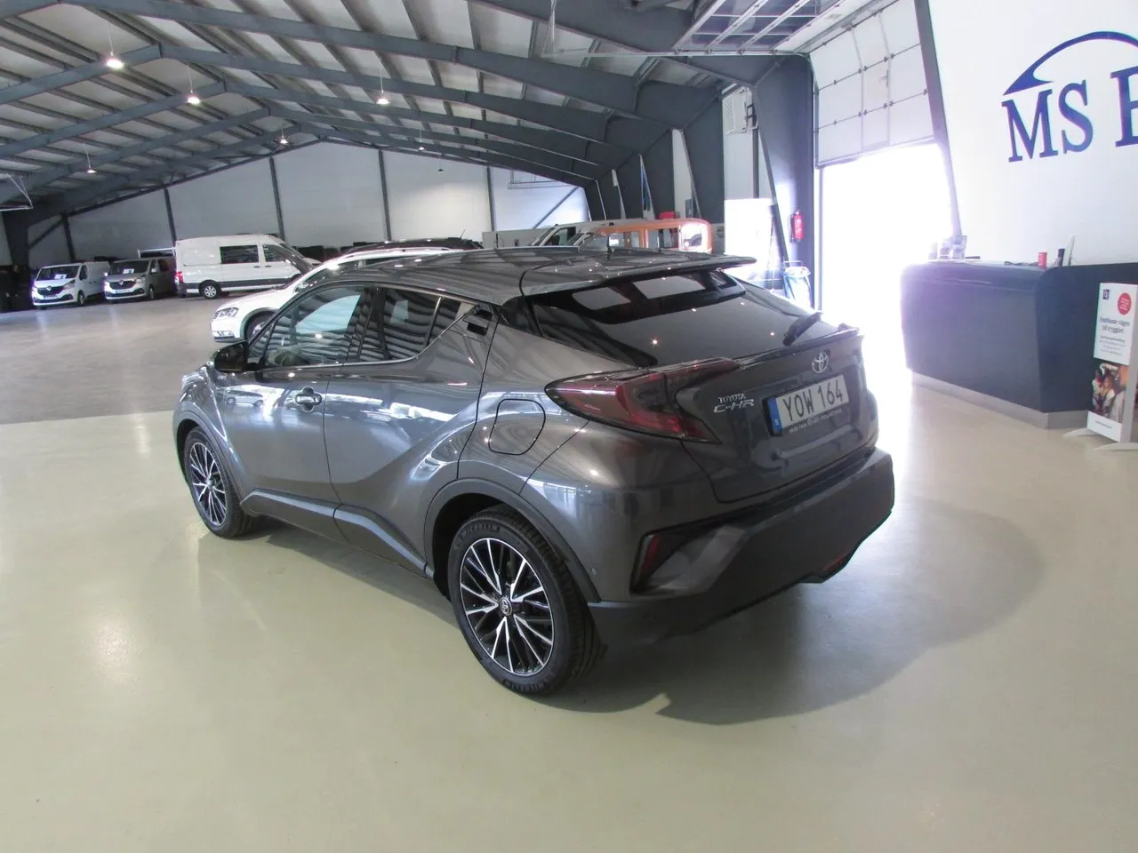 Vehicle image 6