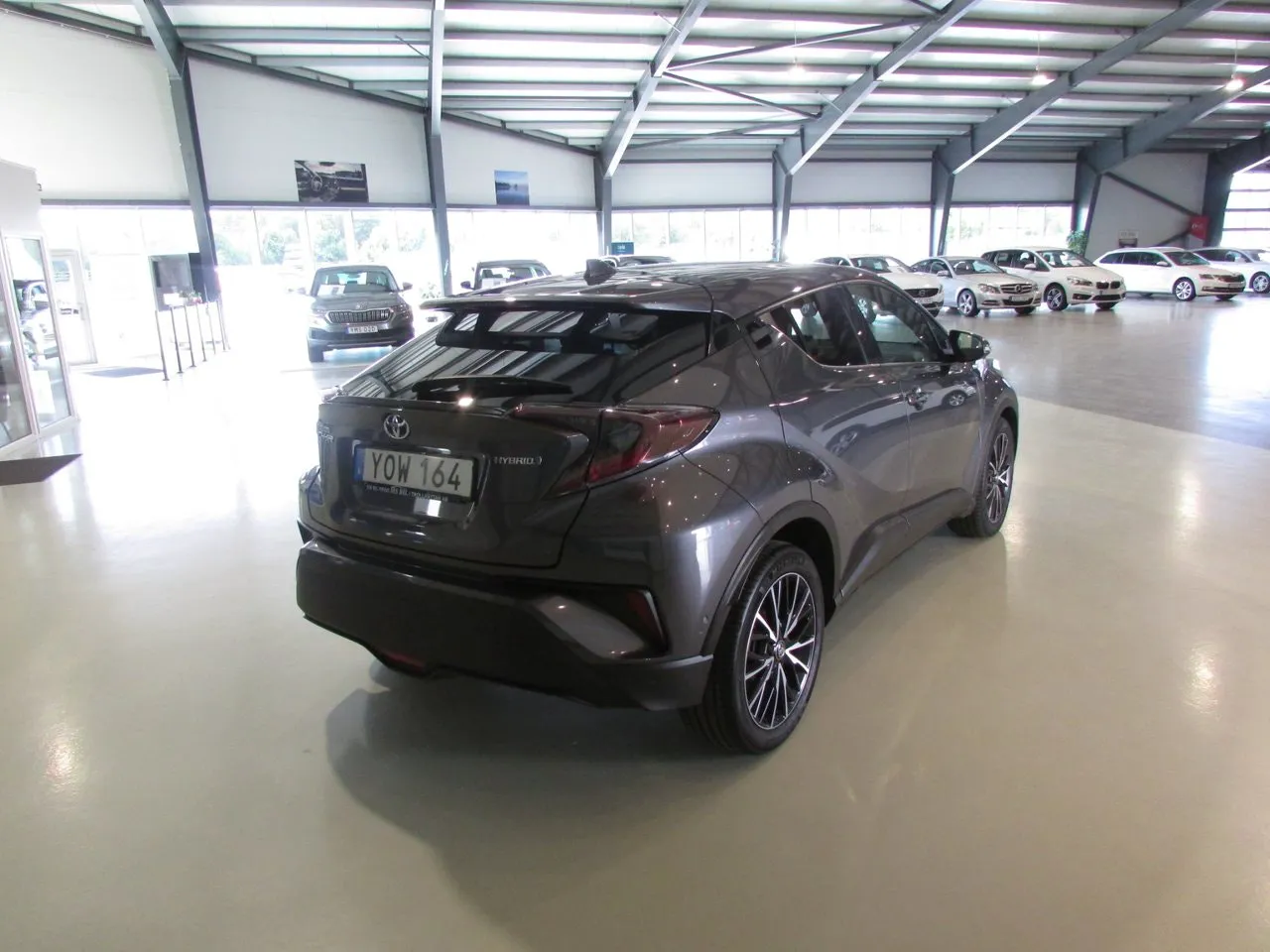 Vehicle image 4