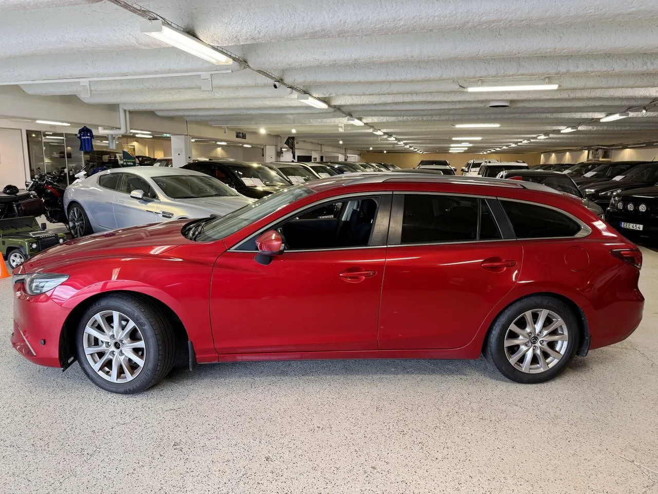 Vehicle image 4