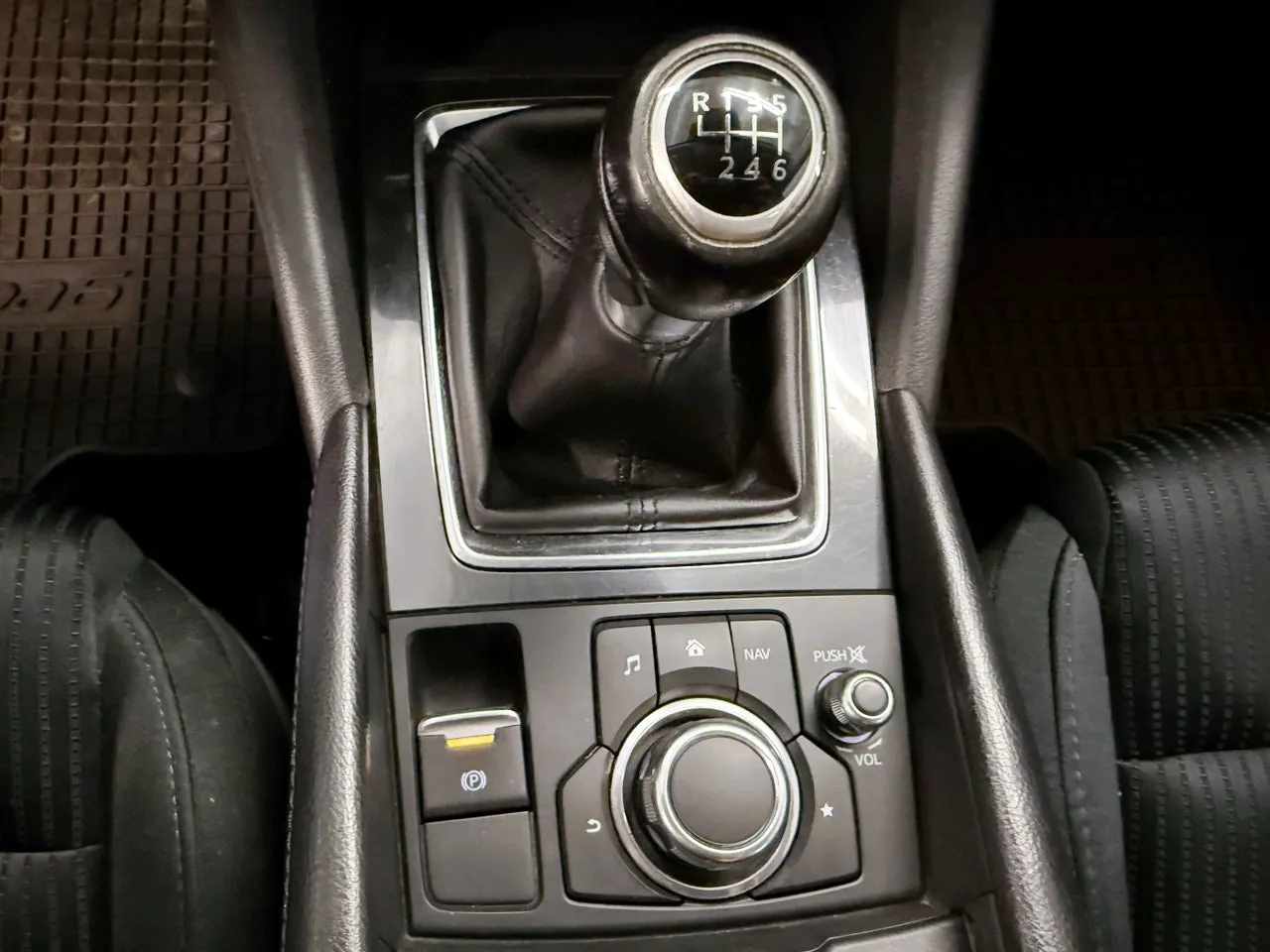 Vehicle image 15