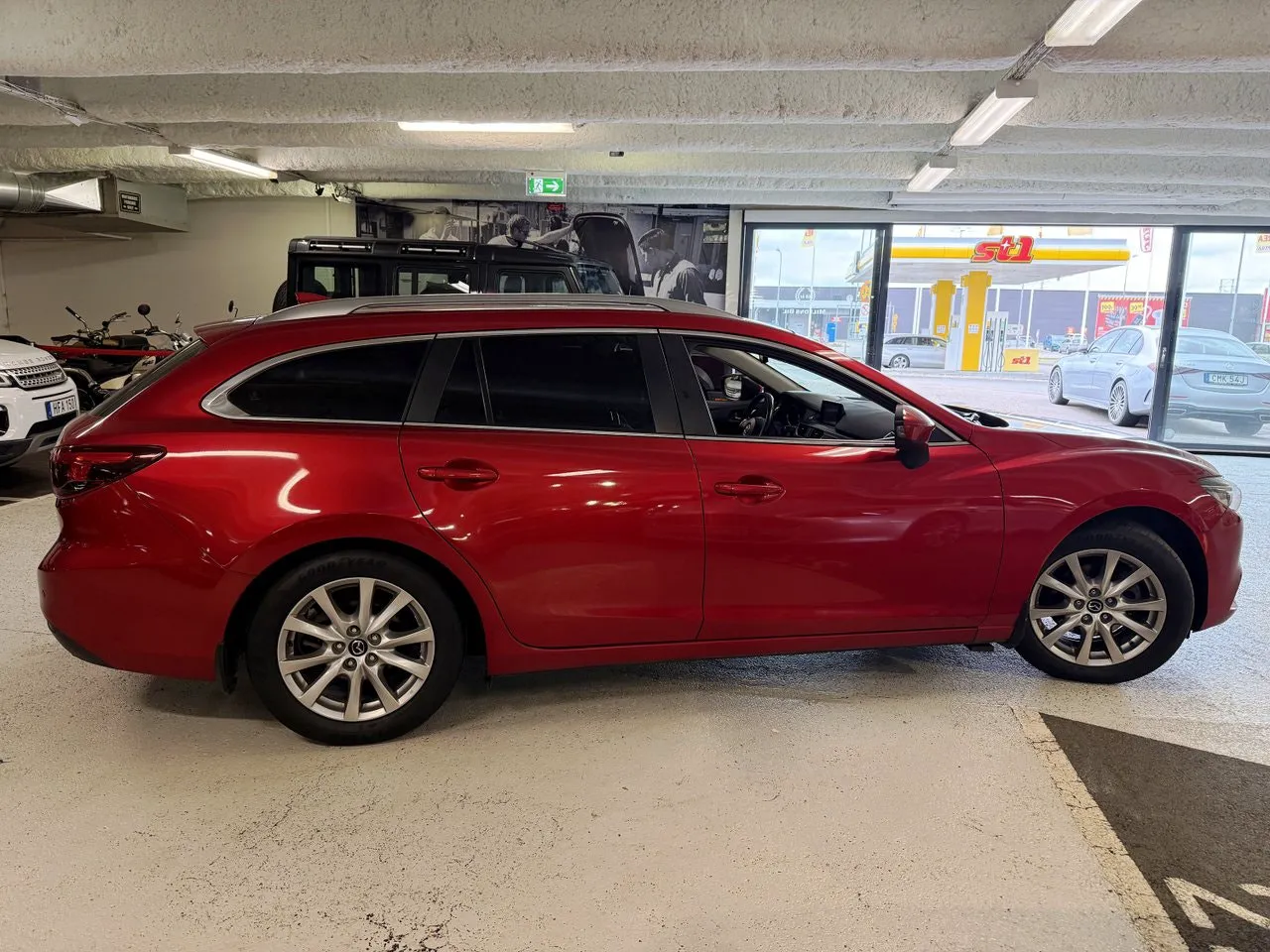 Vehicle image 5