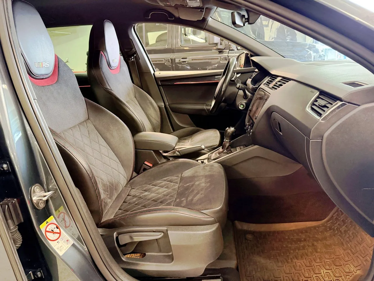 Vehicle image 9