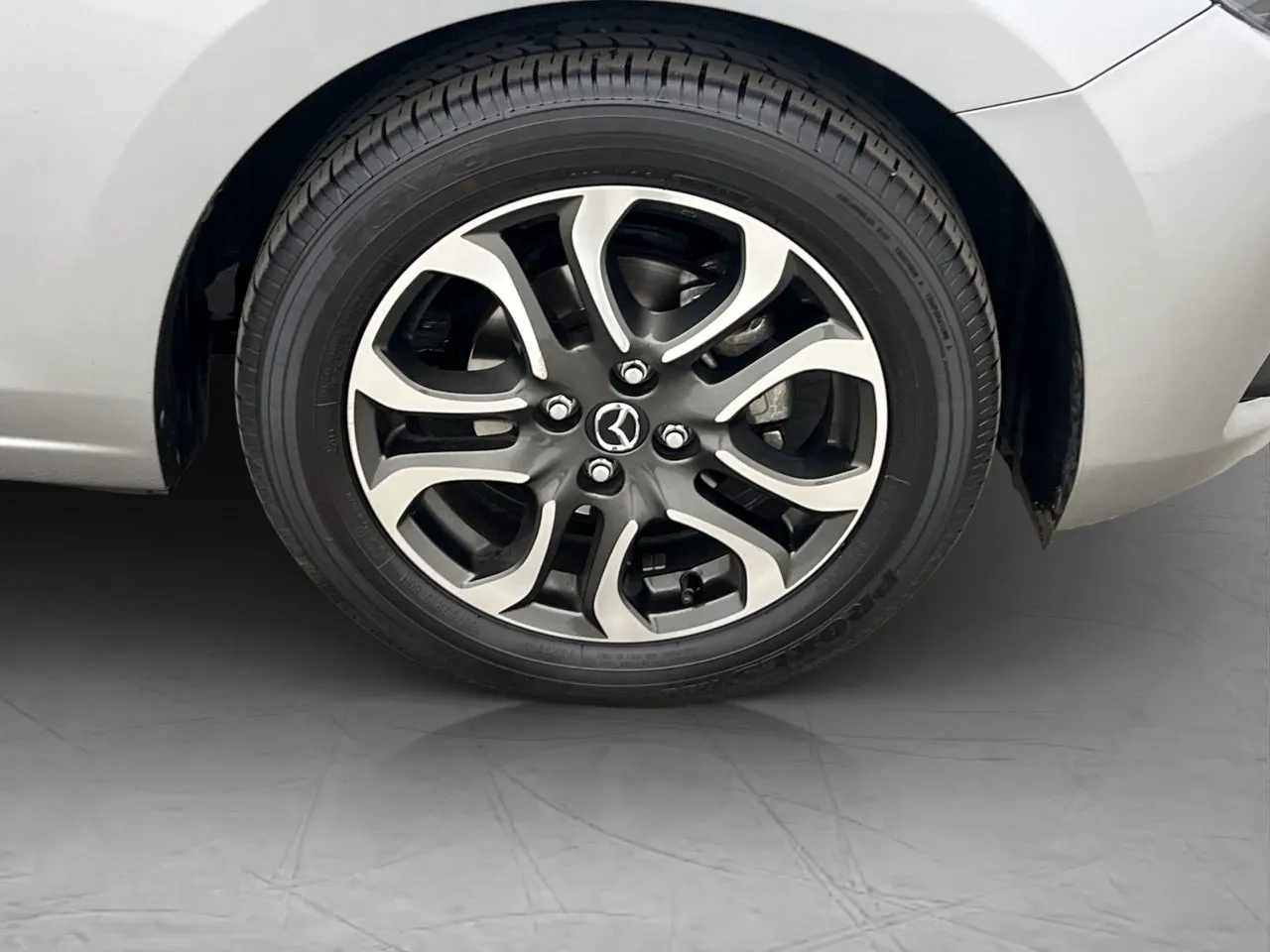 Vehicle image 25