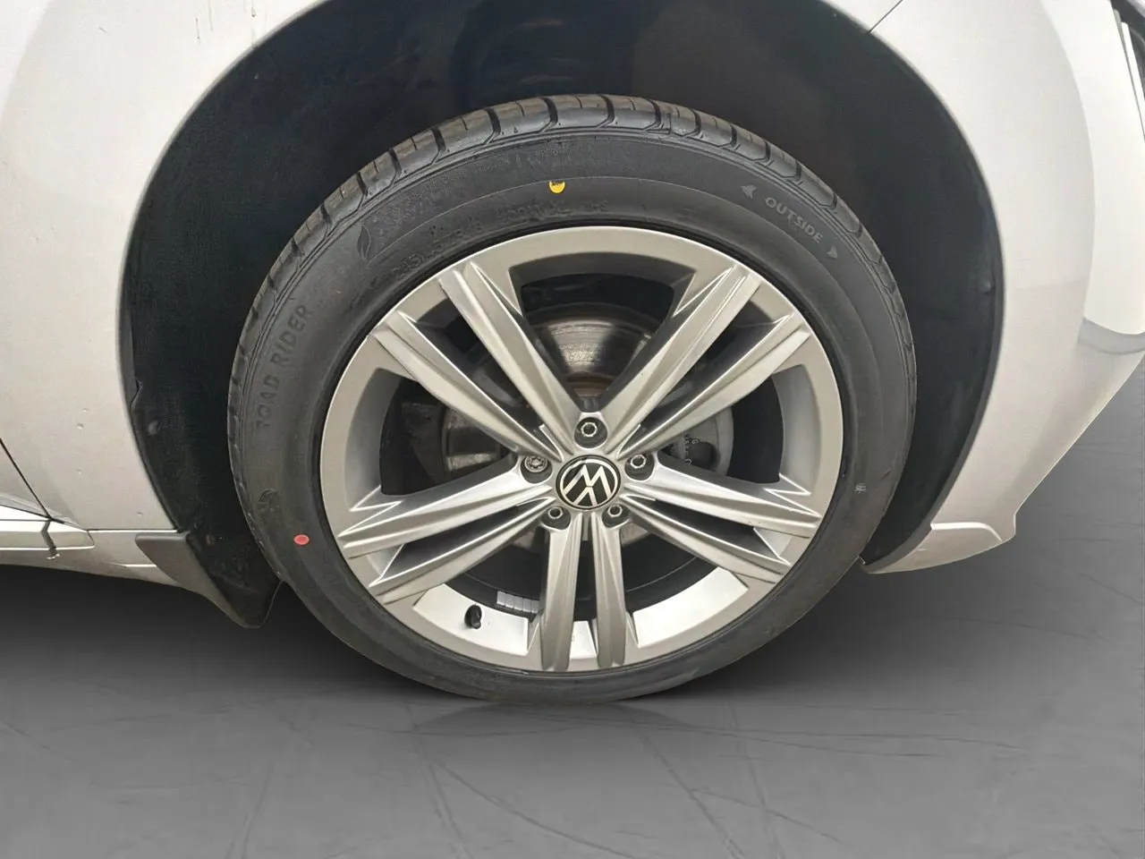 Vehicle image 32