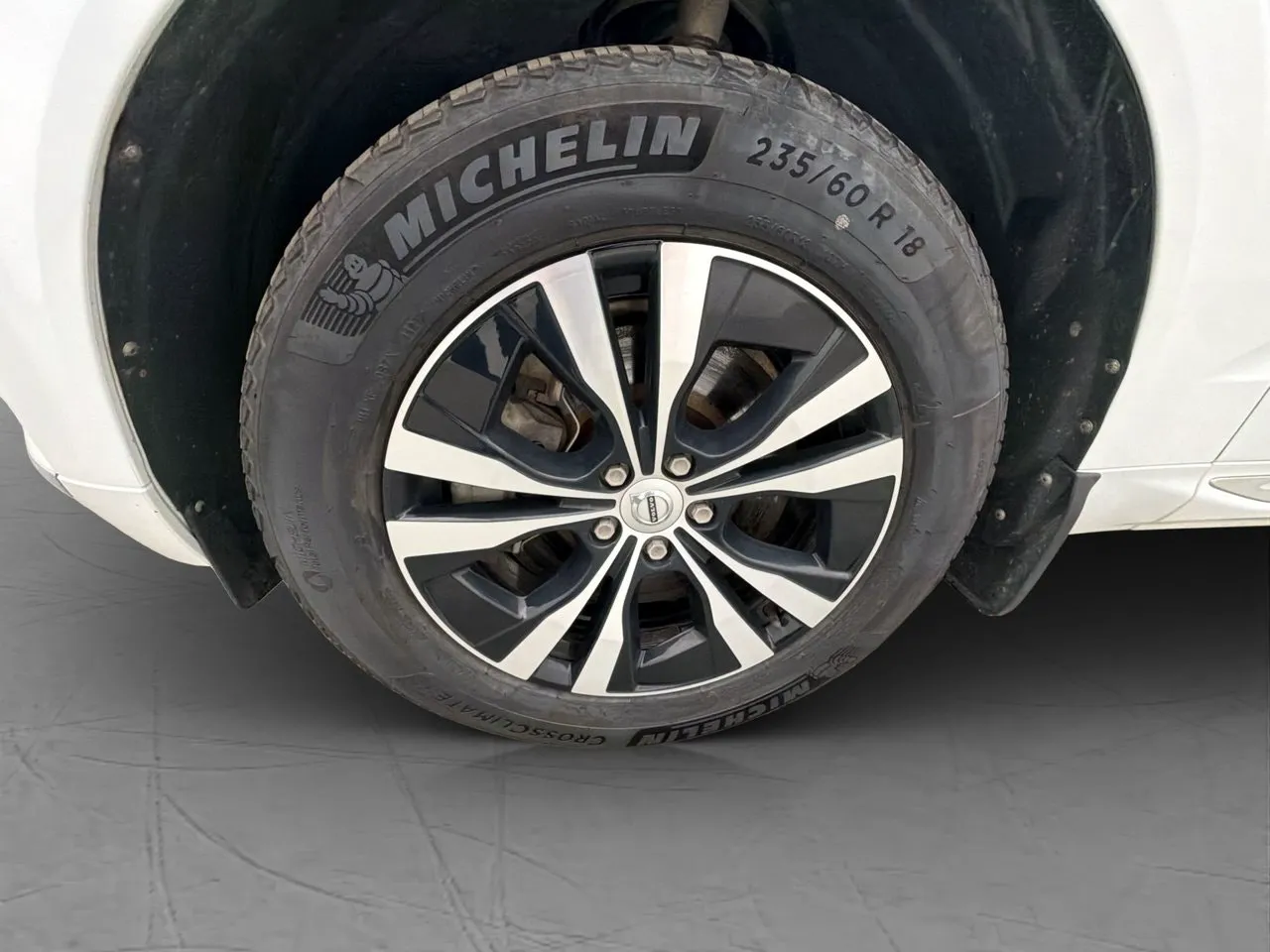Vehicle image 32