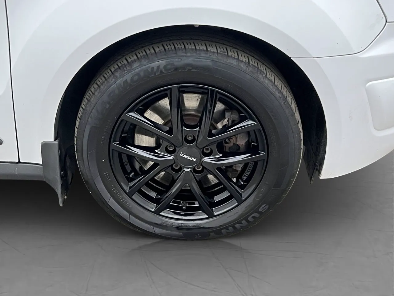 Vehicle image 32