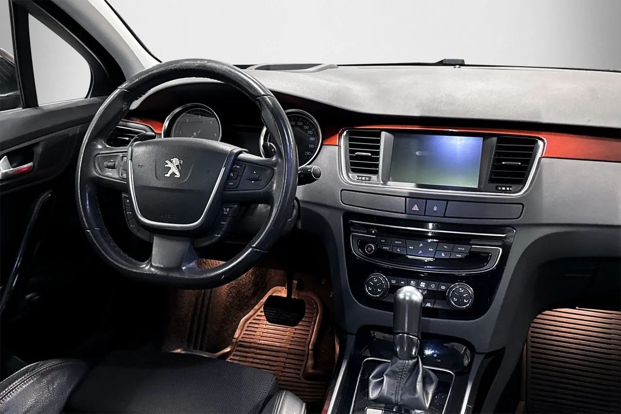 Vehicle image 13