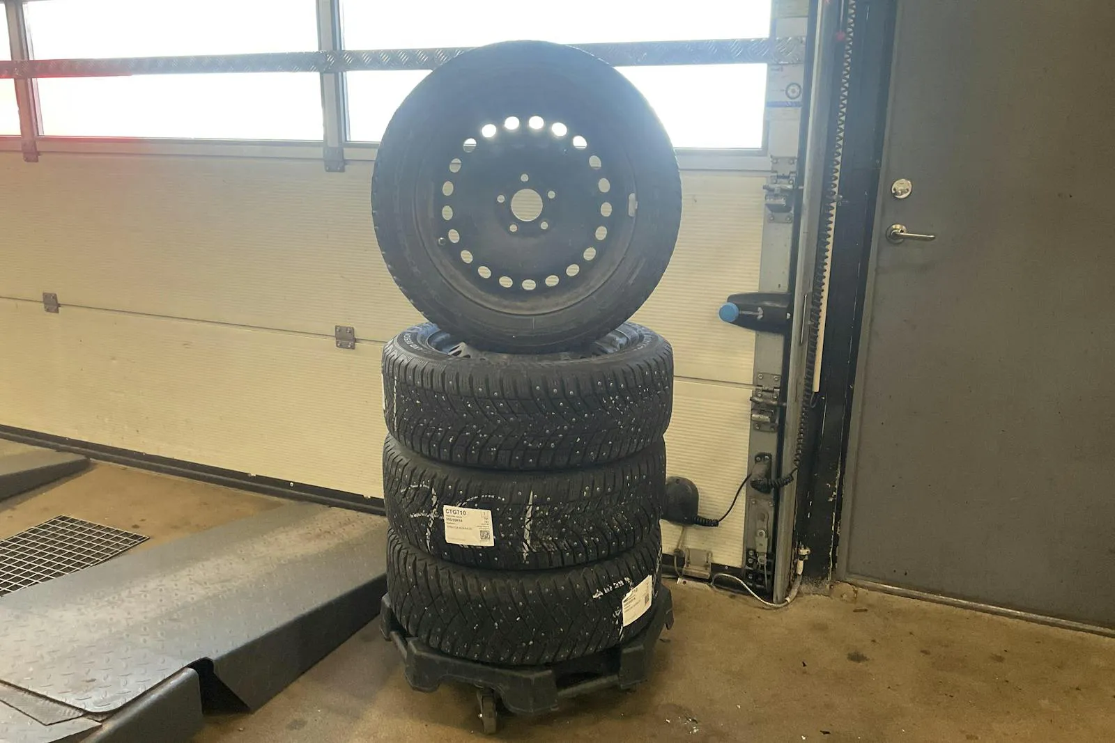 Vehicle image 13