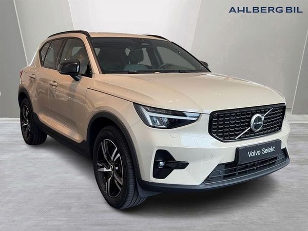 Volvo XC40 B3 FWD Bensin Plus Dark. Backkamera, Navi, Ada... - 2025