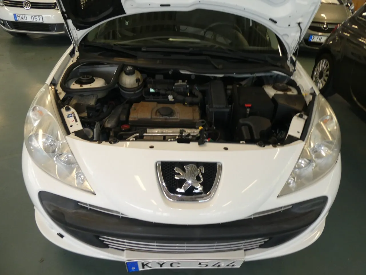 Vehicle image 6