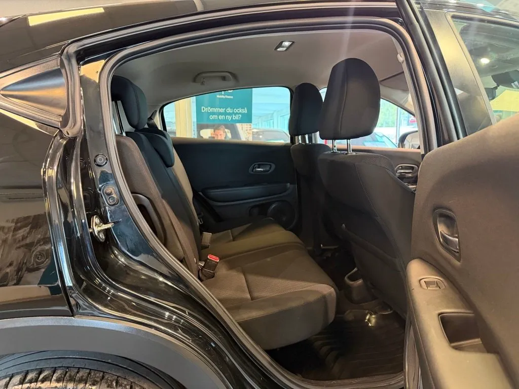 Vehicle image 16