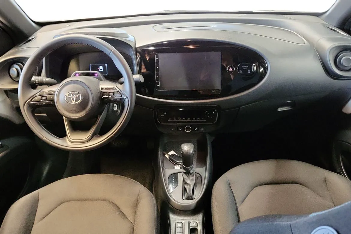 Vehicle image 8