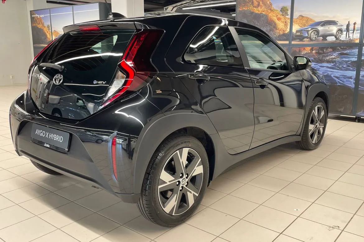 Vehicle image 18