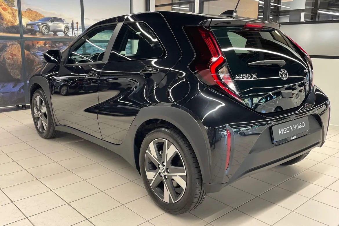Vehicle image 1