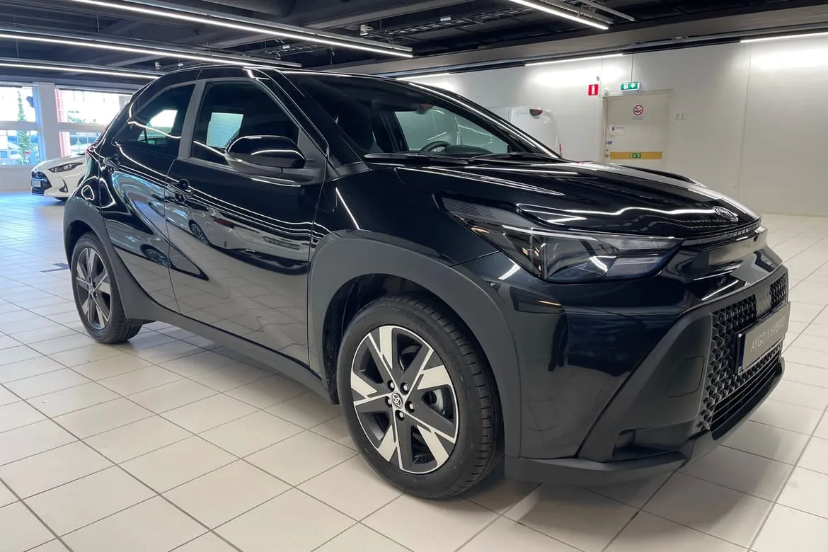 Vehicle image 19