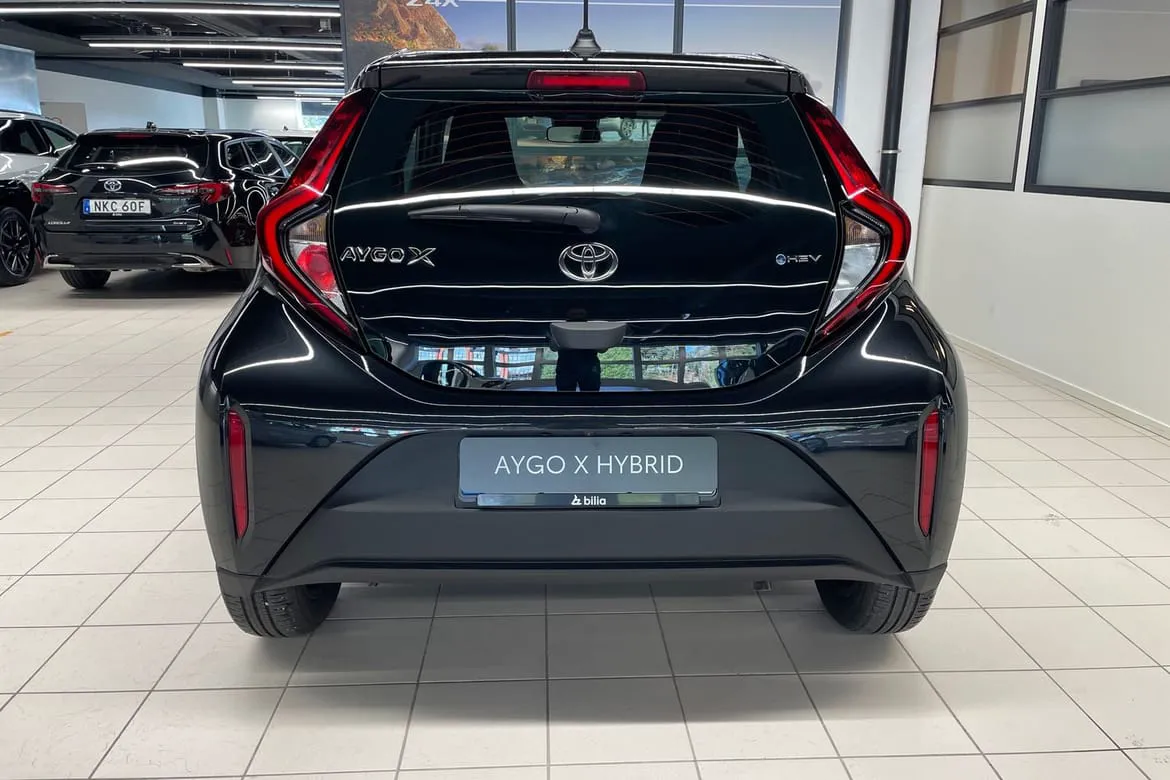 Vehicle image 4