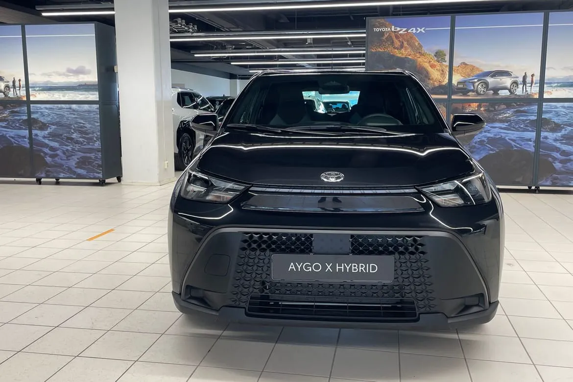 Vehicle image 5
