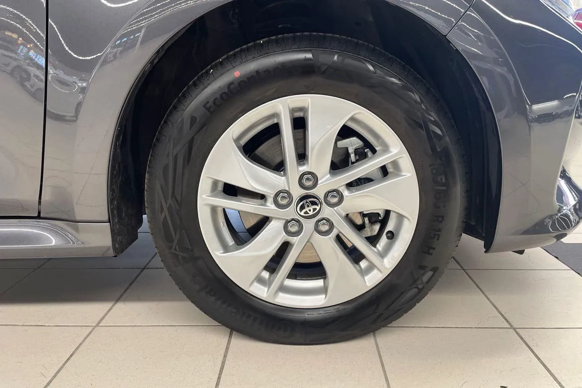 Vehicle image 15