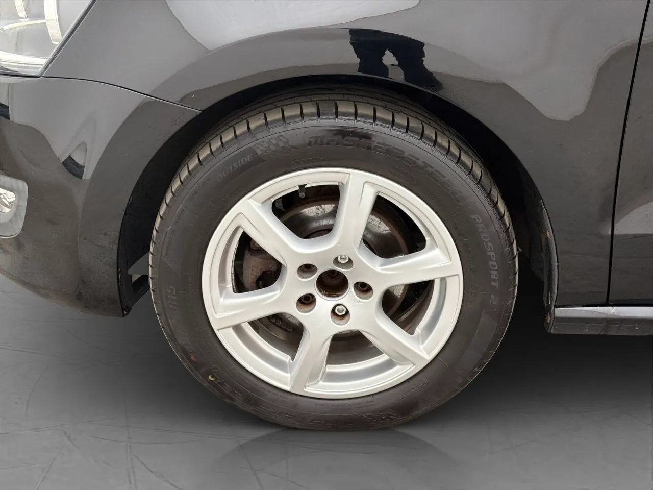 Vehicle image 18