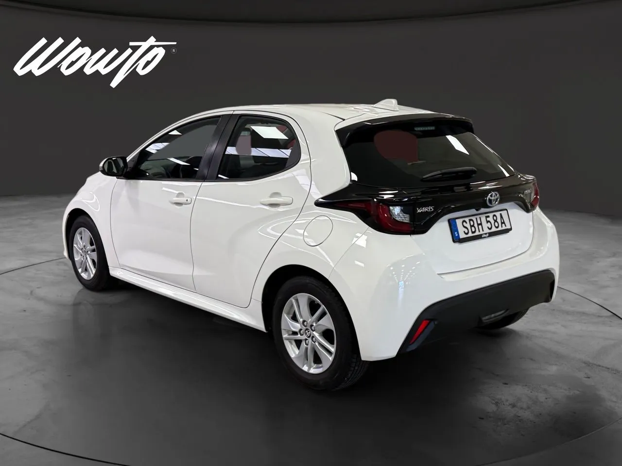 Vehicle image 6