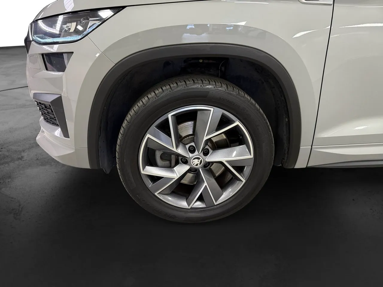 Vehicle image 20