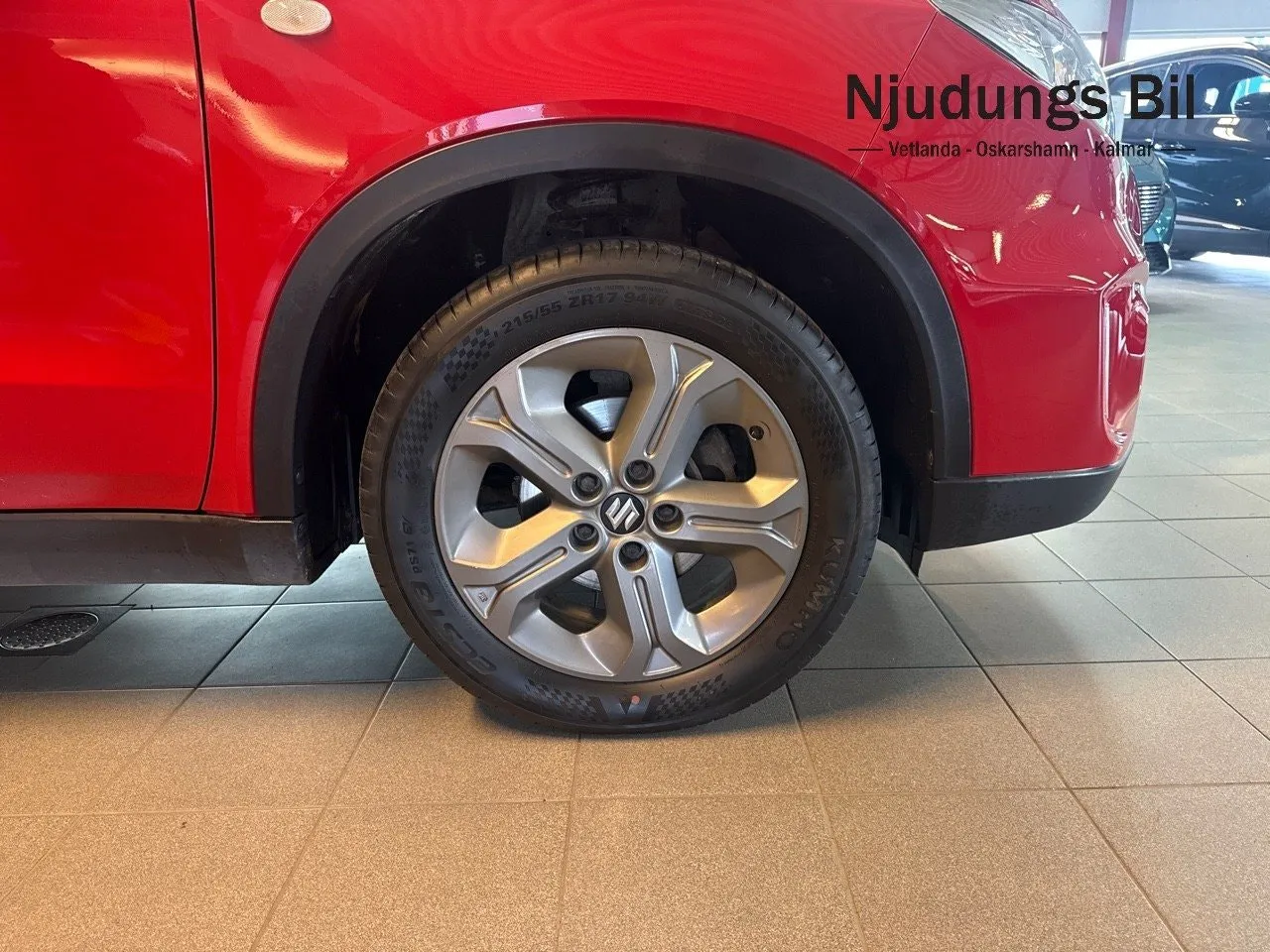 Vehicle image 9
