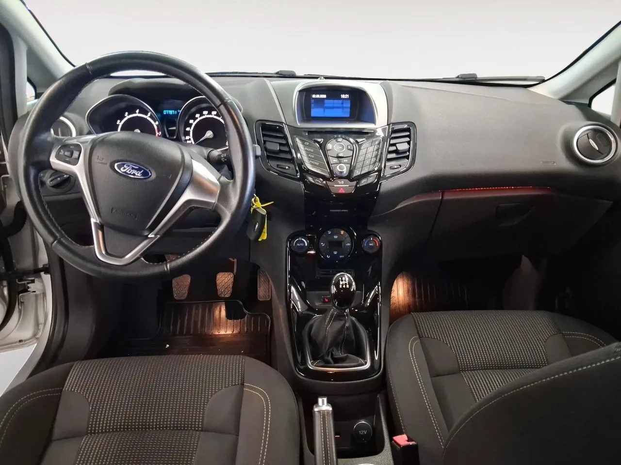 Vehicle image 9