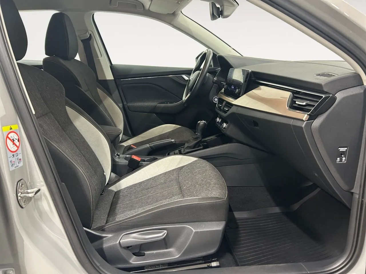 Vehicle image 15