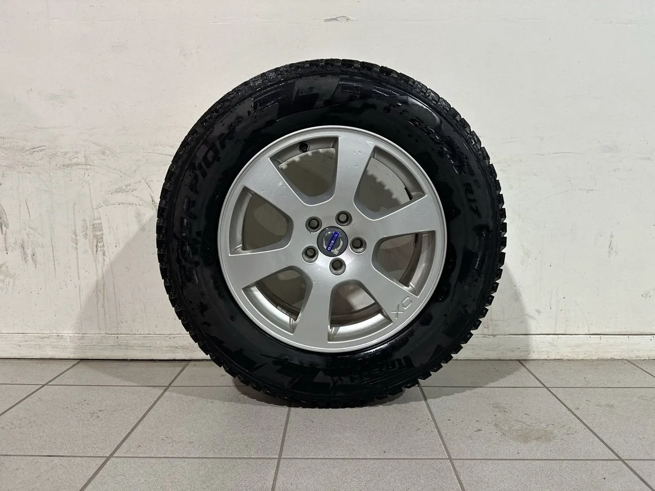 Vehicle image 16