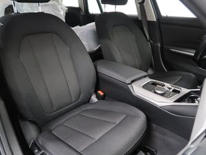 BMW 330 bild 19