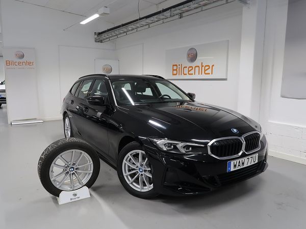 BMW 330 e xDrive Touring V-Däck ingår Wide-Drag-Kamera-Navi-CarPl - 2024