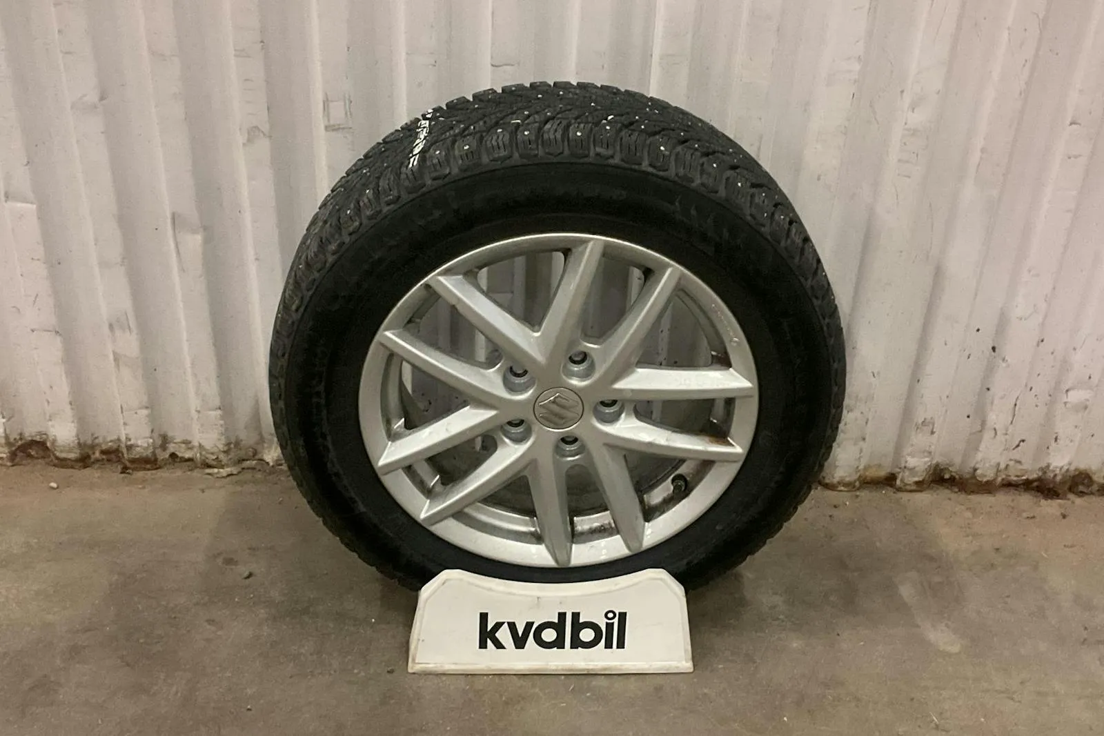 Vehicle image 14
