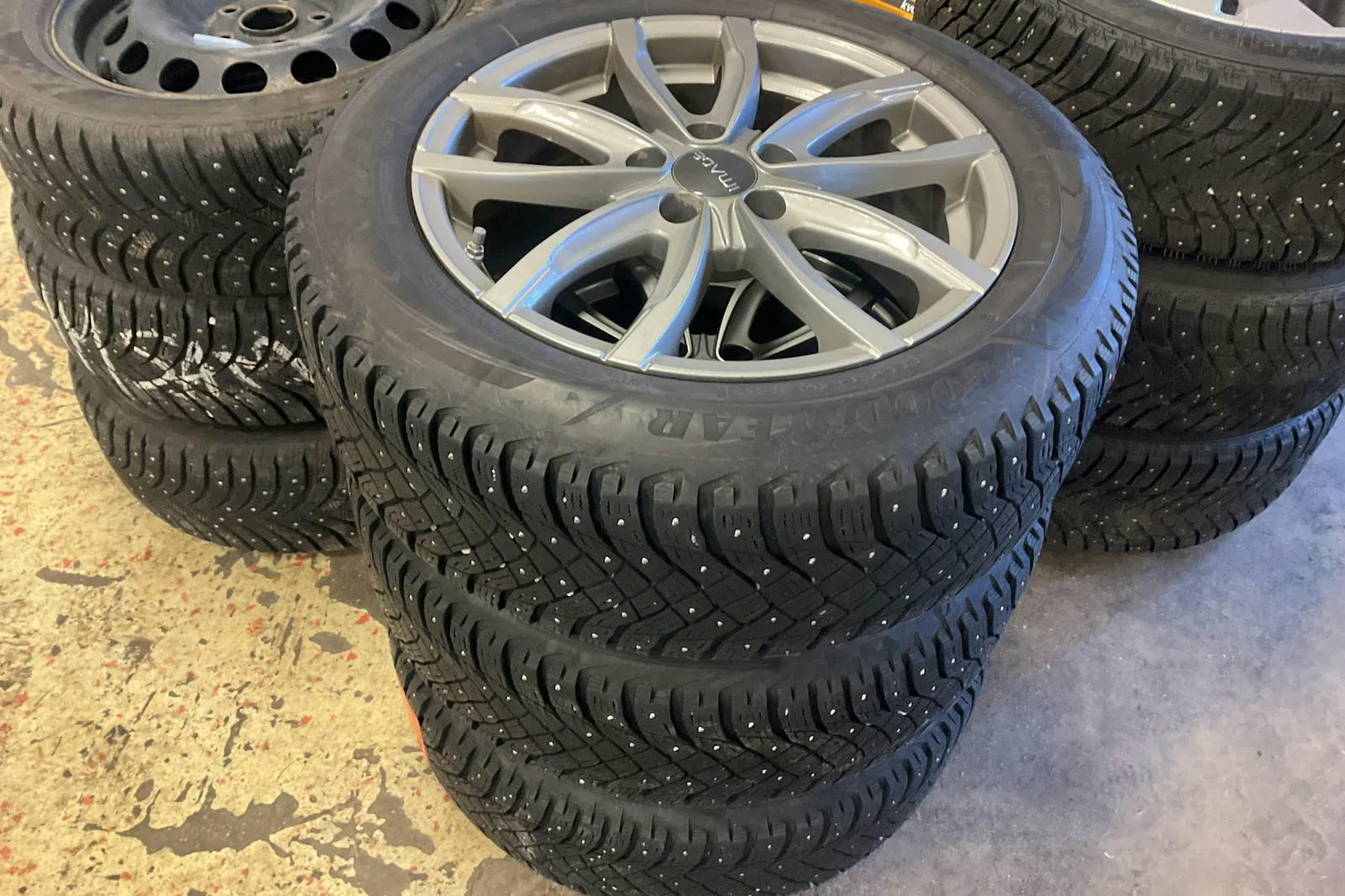Vehicle image 17