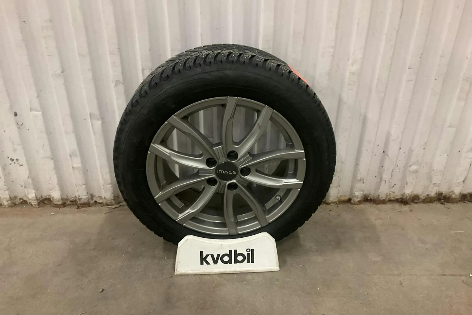 Vehicle image 16