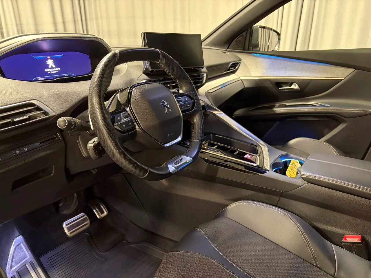 Vehicle image 7
