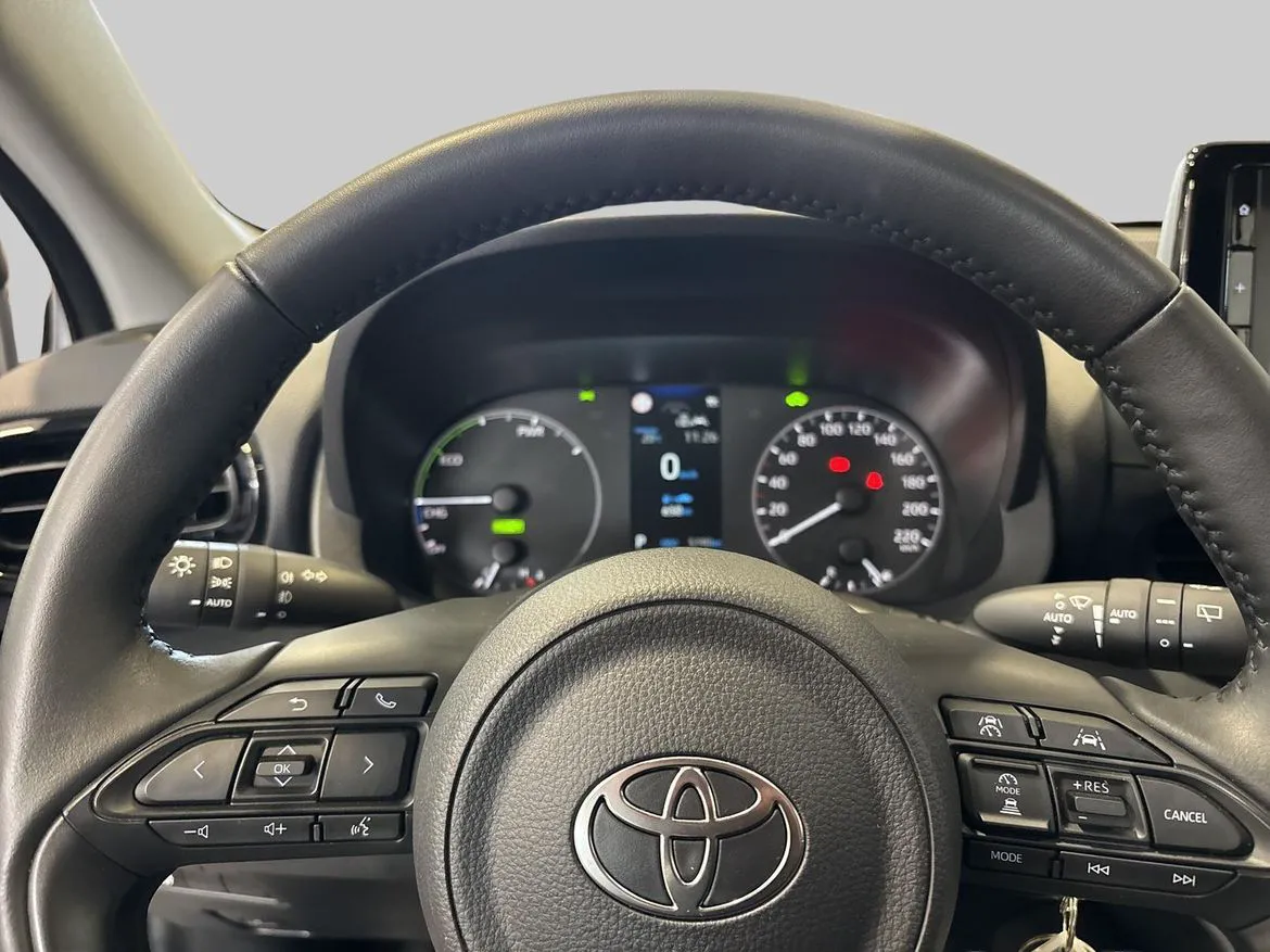 Vehicle image 14