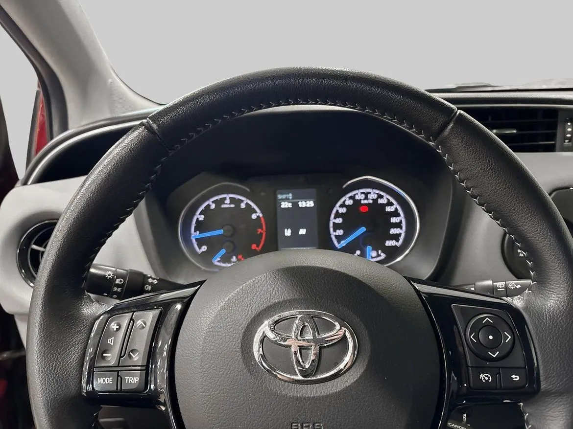 Vehicle image 14