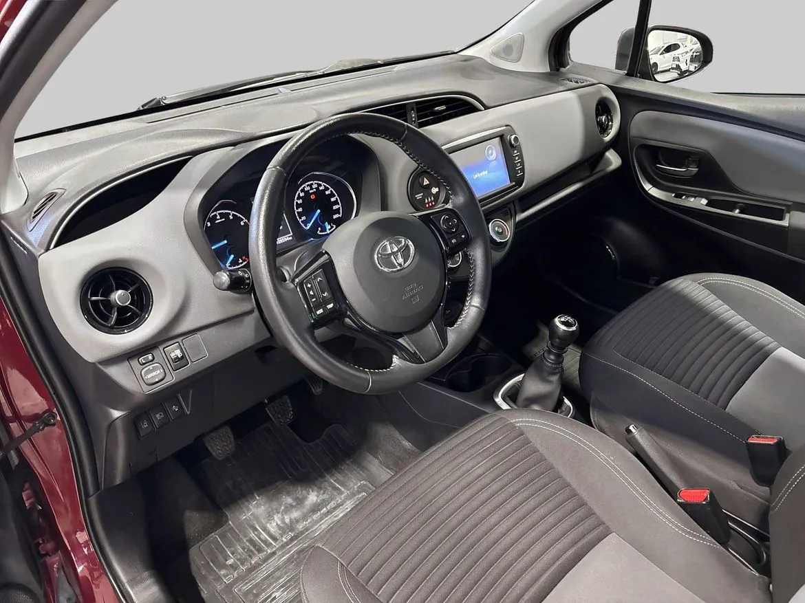 Vehicle image 13