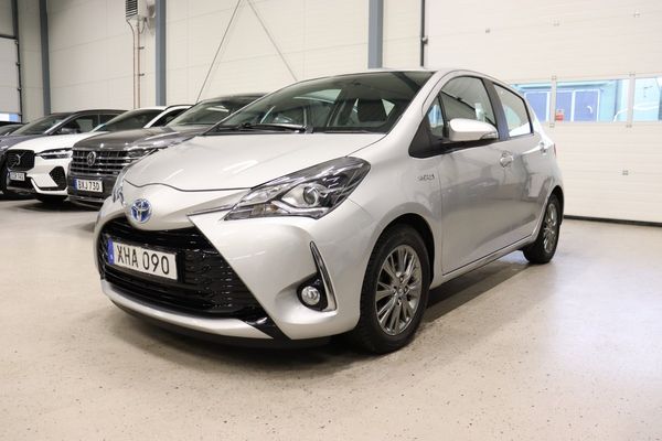 Toyota Yaris Hybrid Active B-Kam Navi Bluetooth Farthållare 101hk - 2017