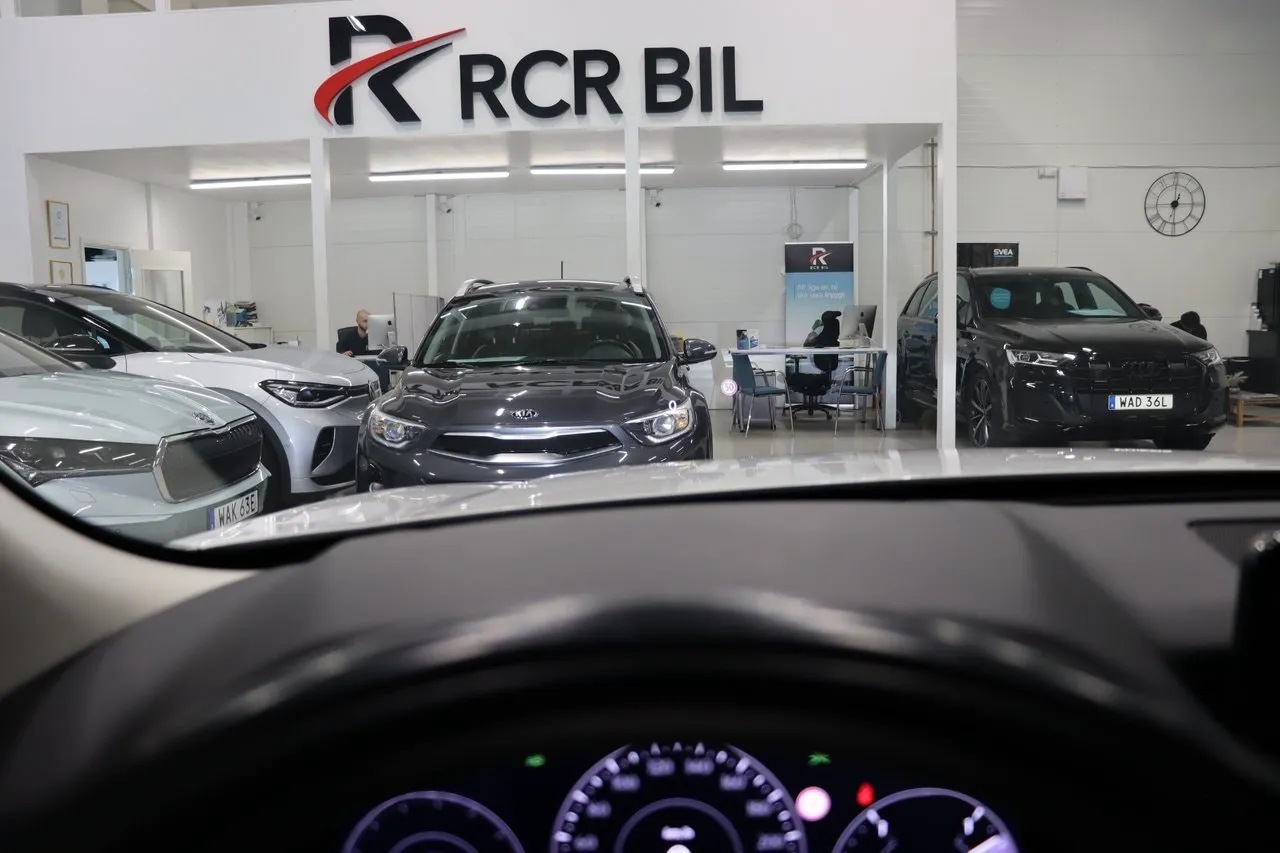 Vehicle image 30
