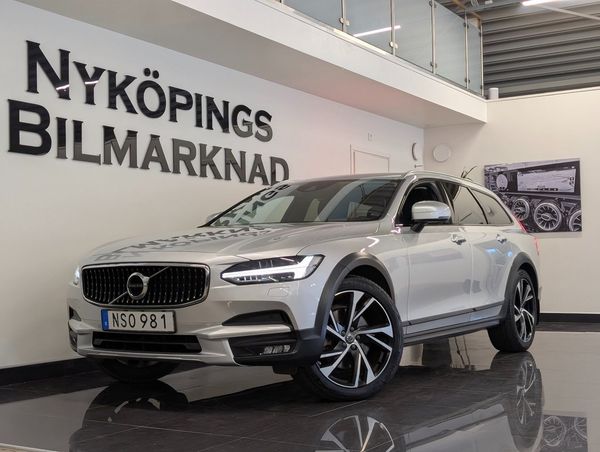 Volvo V90 Cross Country D4 AWD Aut | Kamera | Skinn | Carplay | Keyless | Drag - 2019