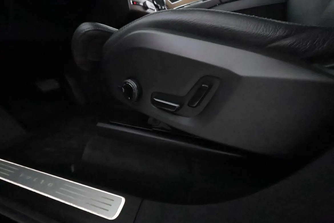Vehicle image 28
