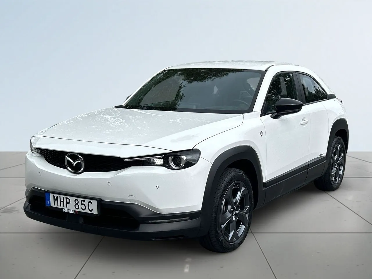 Vehicle image 15